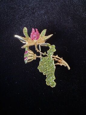 Flower Brooch, gold tone